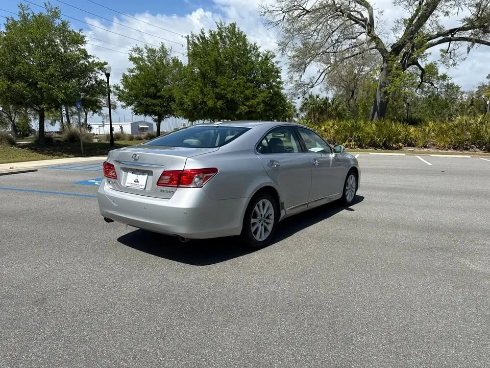 2010 Lexus ES 5th Gen - Image 3 of 7