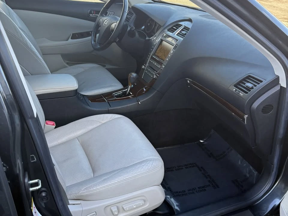 2010 Lexus ES 4th Gen - Image 16 of 20