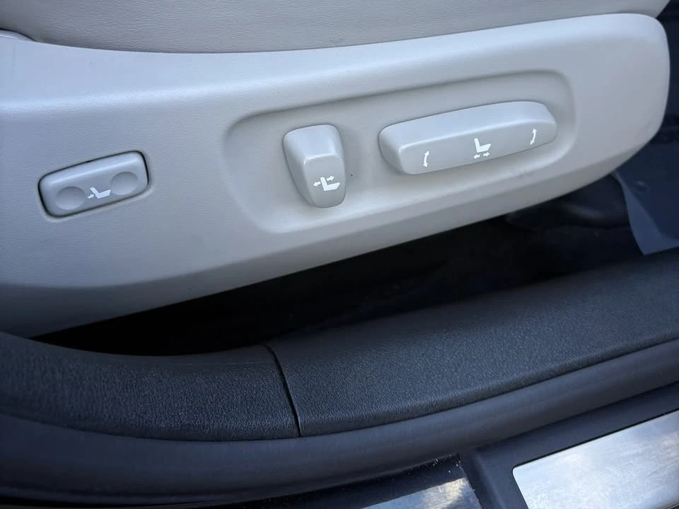 2010 Lexus ES 4th Gen - Image 19 of 20