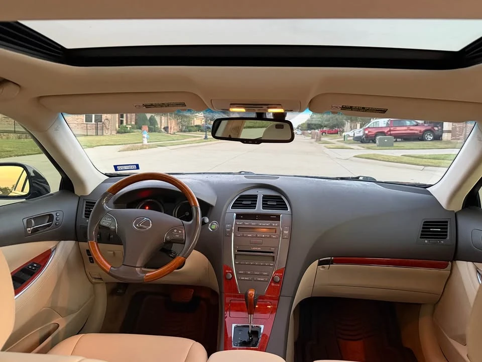 2010 Lexus ES 5th Gen - Image 3 of 13
