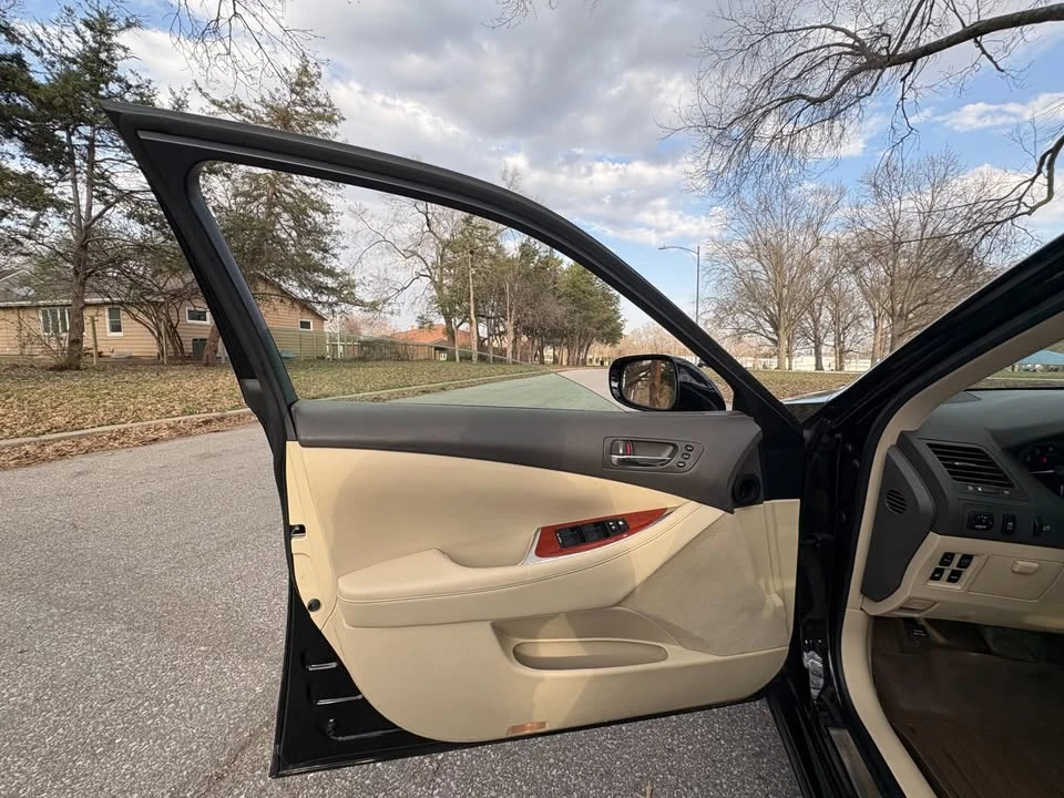 2010 Lexus ES 5th Gen - Image 10 of 20