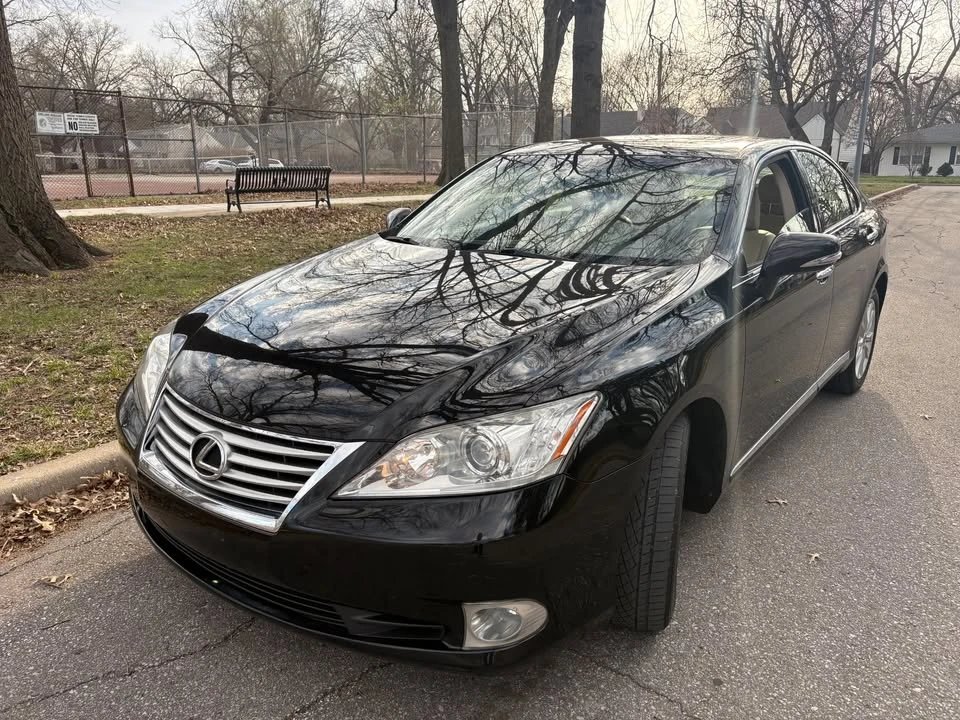 2010 Lexus ES 5th Gen - Image 3 of 20