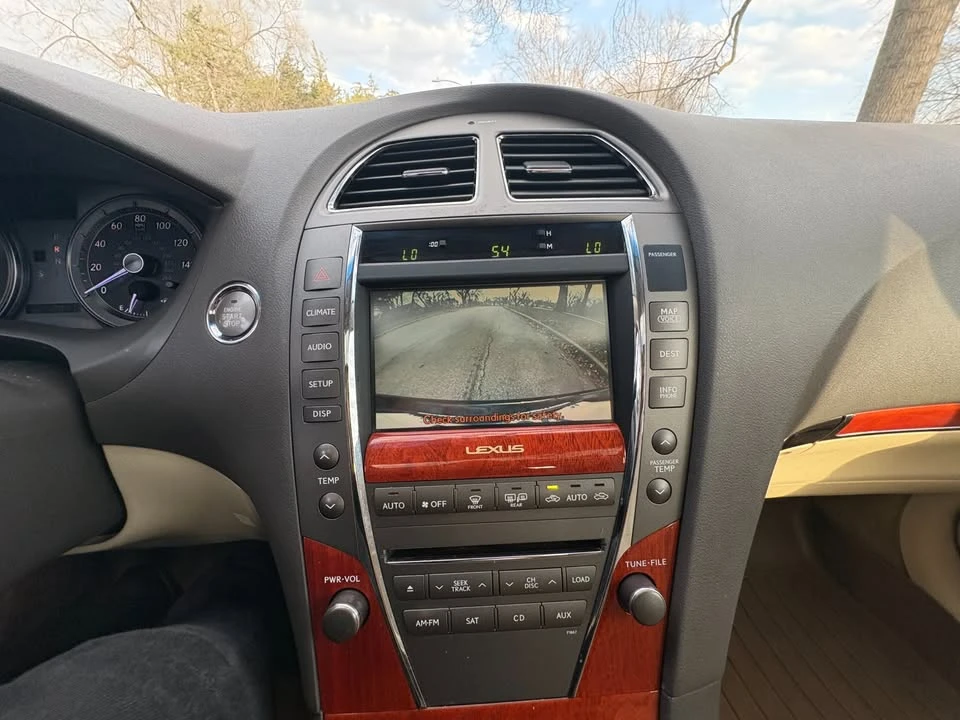 2010 Lexus ES 5th Gen - Image 16 of 20