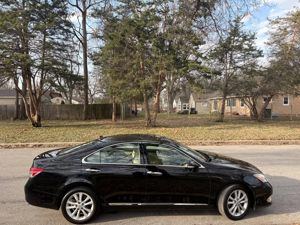 2010 Lexus ES 5th Gen - Image 8 of 20