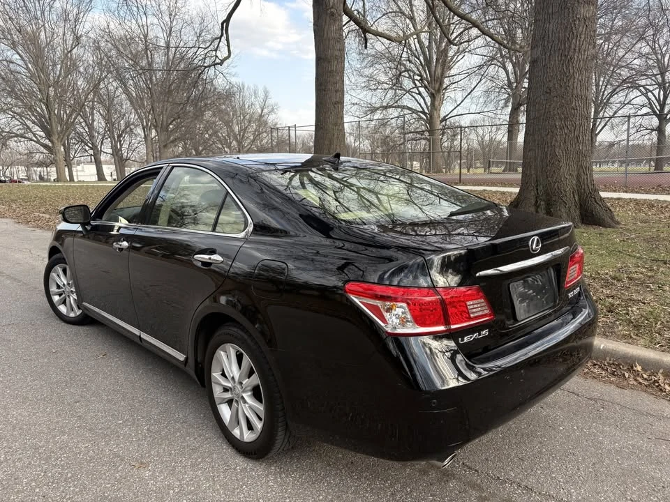 2010 Lexus ES 5th Gen - Image 5 of 20