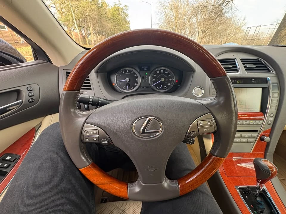 2010 Lexus ES 5th Gen - Image 12 of 20