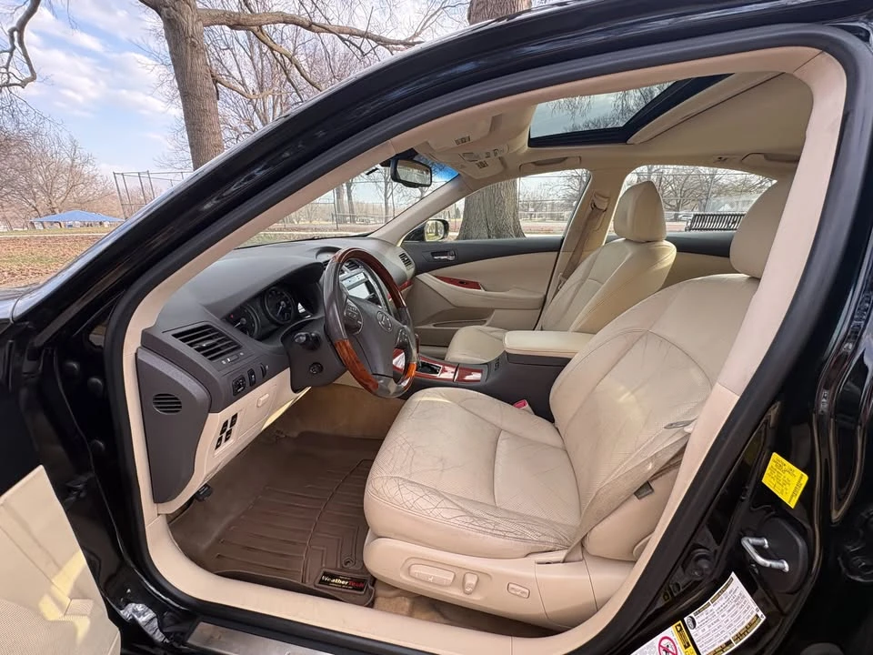 2010 Lexus ES 5th Gen - Image 11 of 20