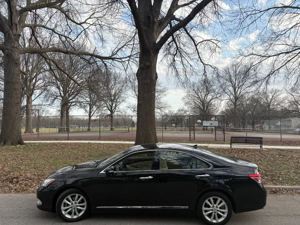 2010 Lexus ES 5th Gen - Image 4 of 20