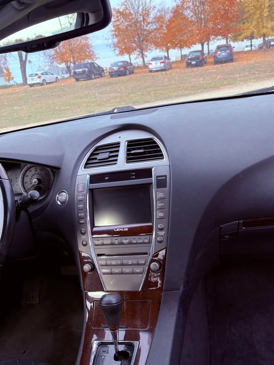 2010 Lexus ES 5th Gen - Image 8 of 9