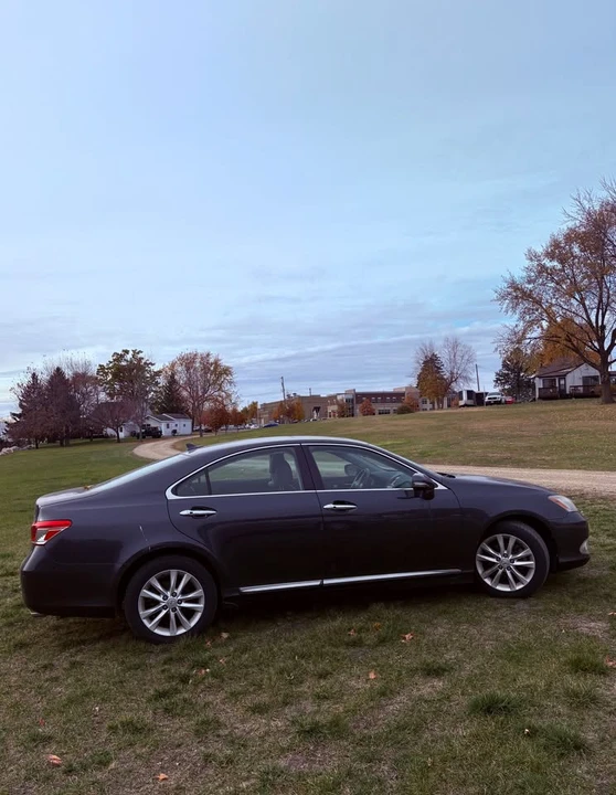 2010 Lexus ES 5th Gen - Image 5 of 9