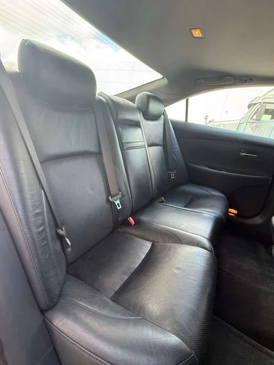 2010 Lexus ES 4th Gen - Image 11 of 15