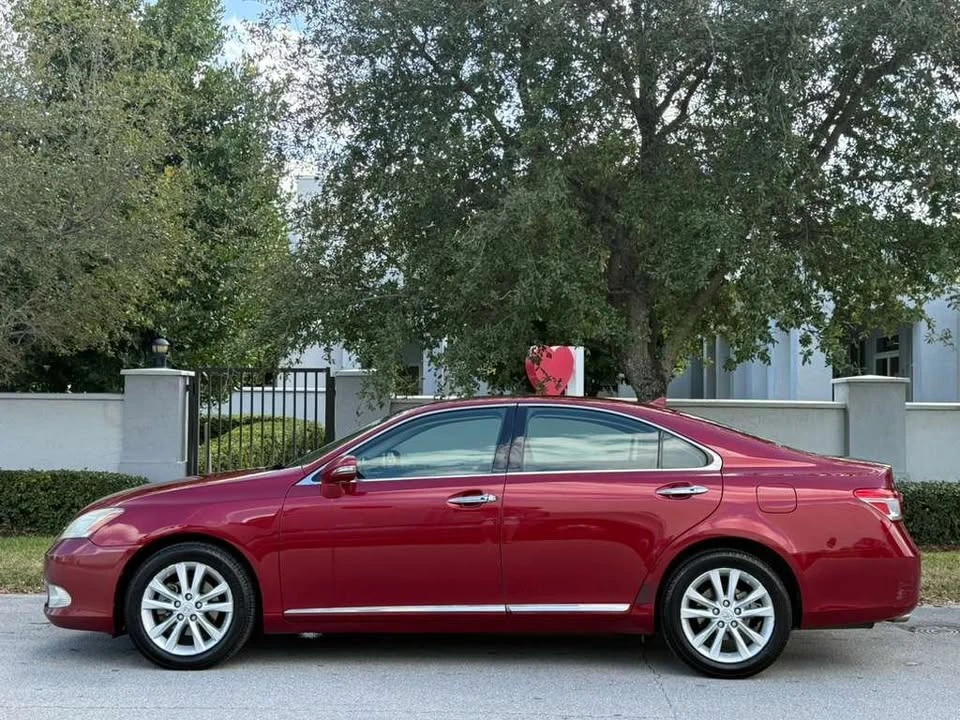 2010 Lexus ES 4th Gen - Image 4 of 15