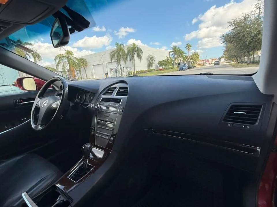 2010 Lexus ES 4th Gen - Image 13 of 15