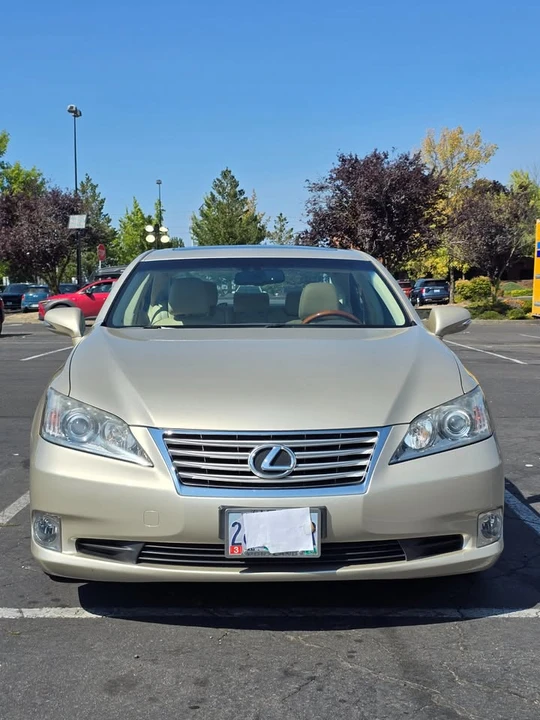 2010 Lexus ES 5th Gen - Image 4 of 10