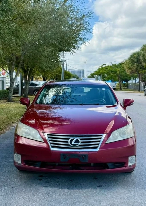 2010 Lexus ES 4th Gen - Image 2 of 15