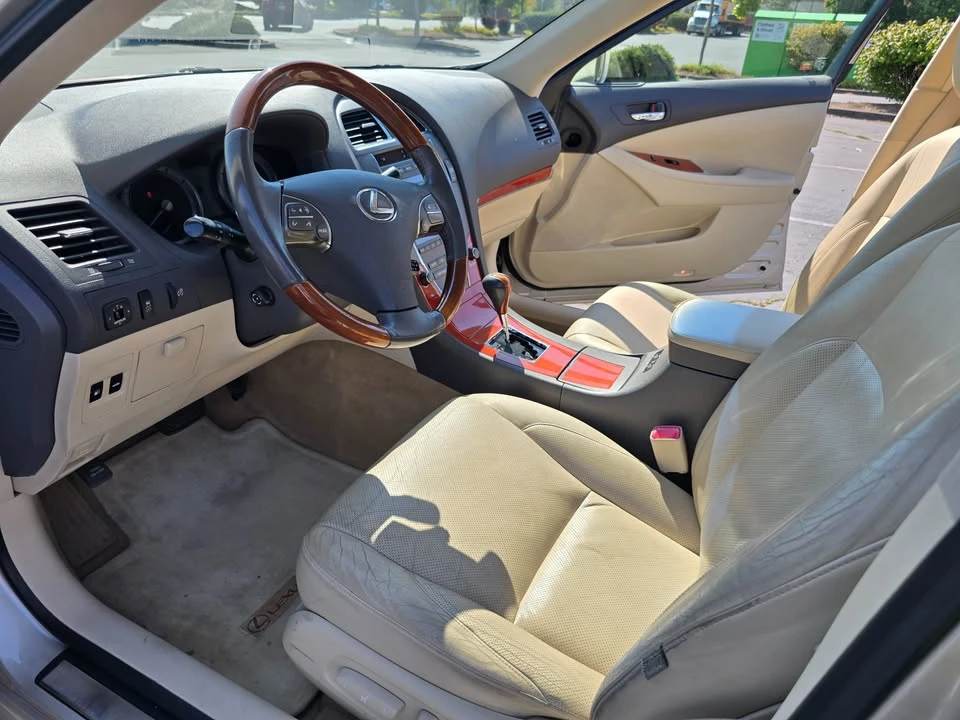 2010 Lexus ES 5th Gen - Image 5 of 10