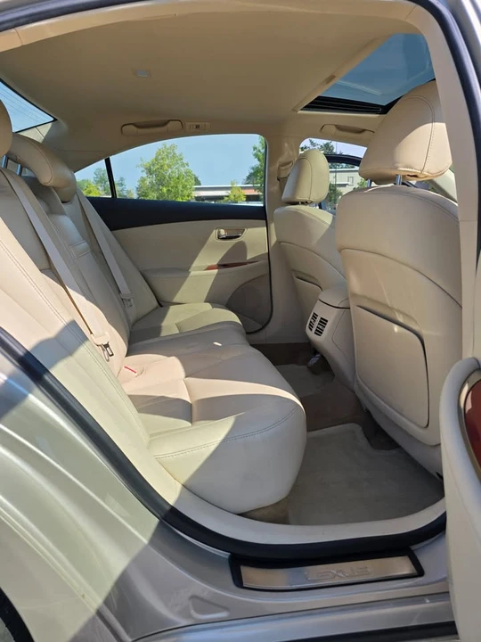 2010 Lexus ES 5th Gen - Image 8 of 10