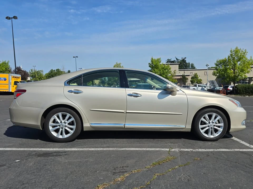 2010 Lexus ES 5th Gen - Image 3 of 10