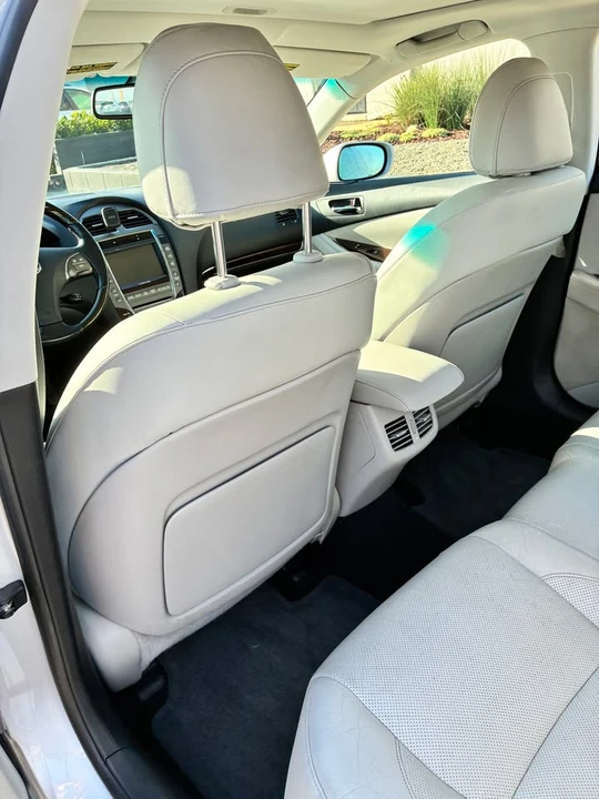 2010 Lexus ES 4th Gen - Image 14 of 18