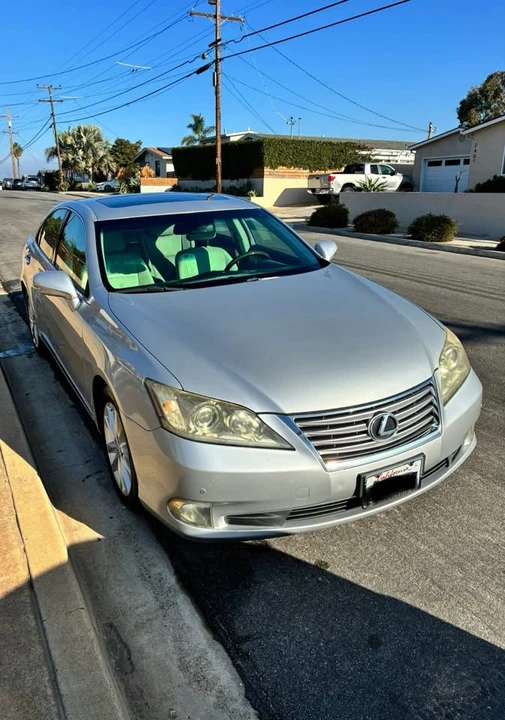 2010 Lexus ES 4th Gen - Image 2 of 18