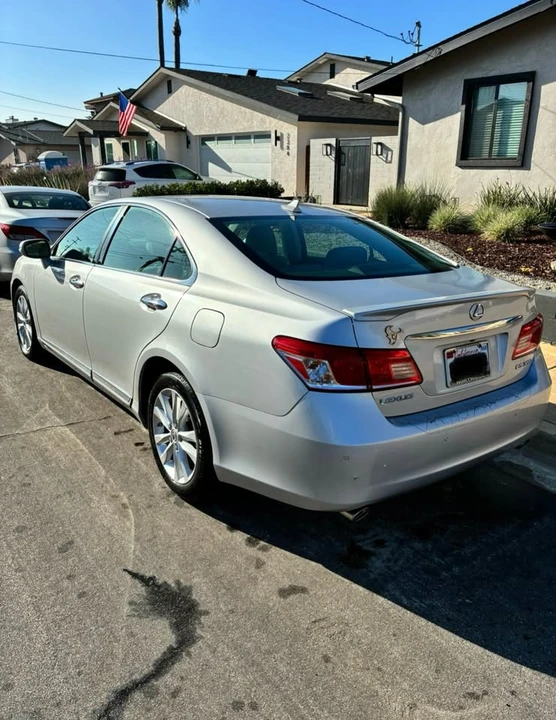 2010 Lexus ES 4th Gen - Image 4 of 18