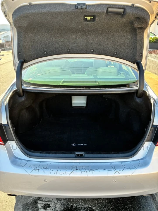 2010 Lexus ES 4th Gen - Image 16 of 18