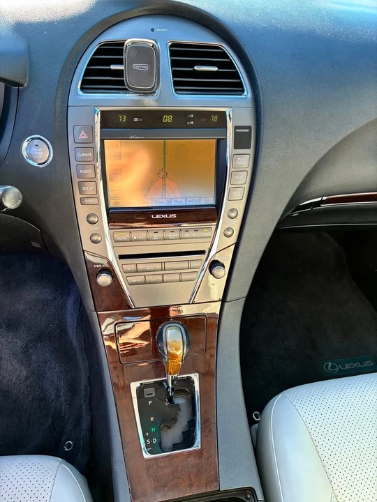 2010 Lexus ES 4th Gen - Image 8 of 18