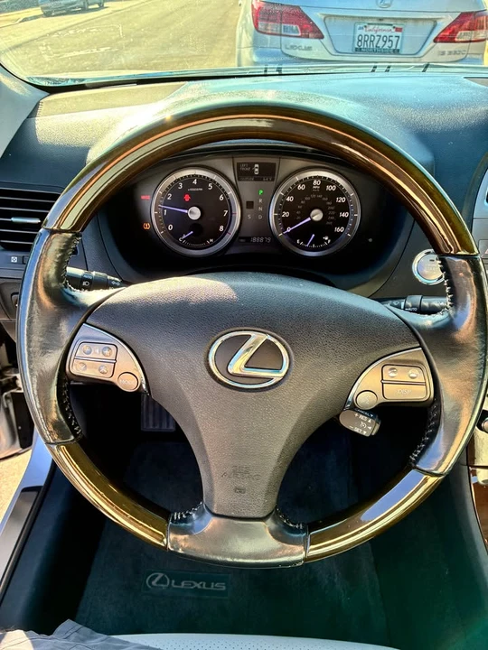 2010 Lexus ES 4th Gen - Image 7 of 18