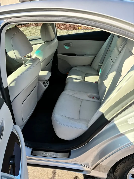 2010 Lexus ES 4th Gen - Image 13 of 18
