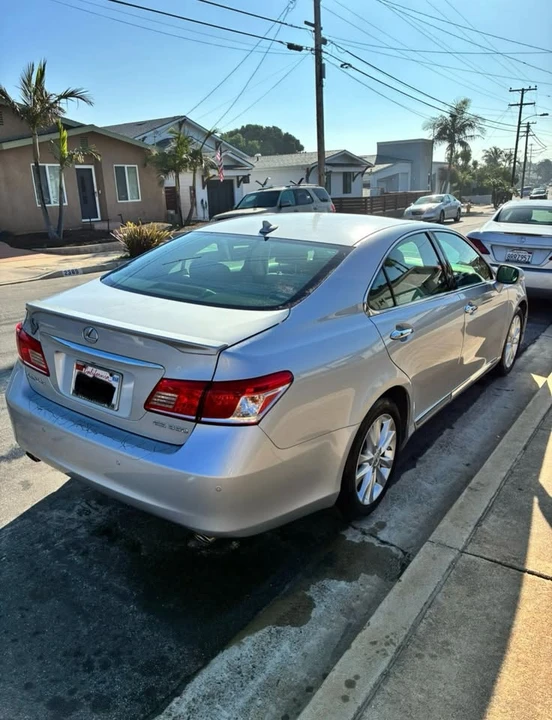 2010 Lexus ES 4th Gen - Image 3 of 18