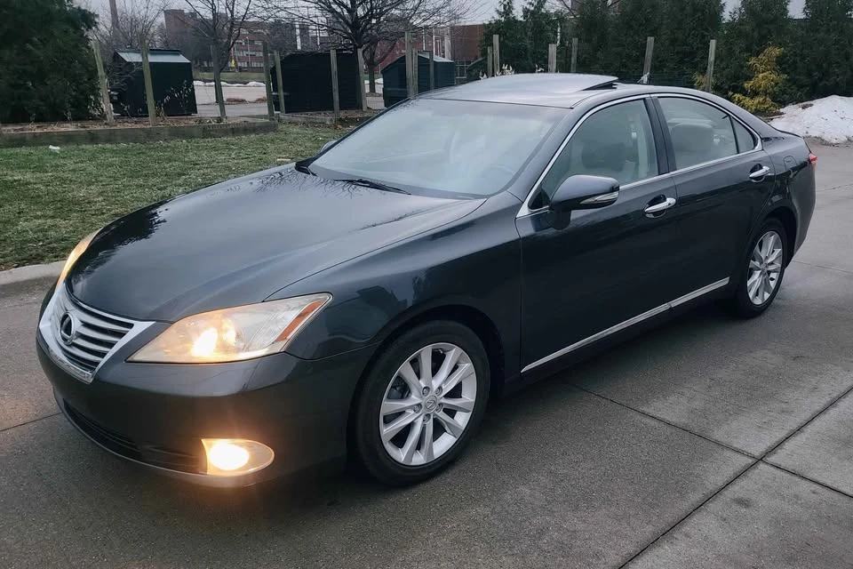 2010 Lexus ES 4th Gen - Image 2 of 14