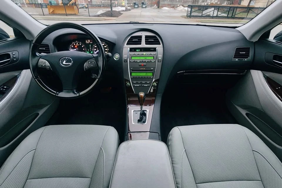 2010 Lexus ES 4th Gen - Image 7 of 14
