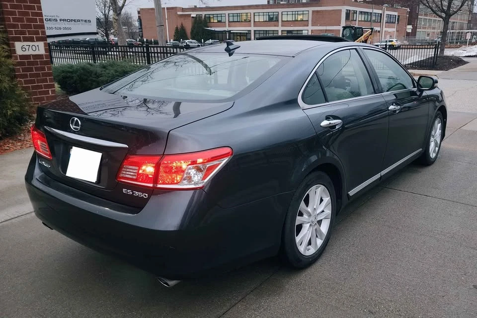 2010 Lexus ES 4th Gen - Image 4 of 14