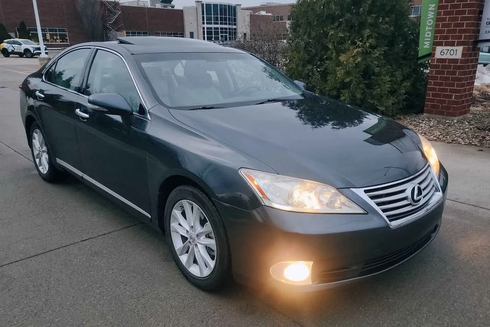 2010 Lexus ES 4th Gen - Image 3 of 14
