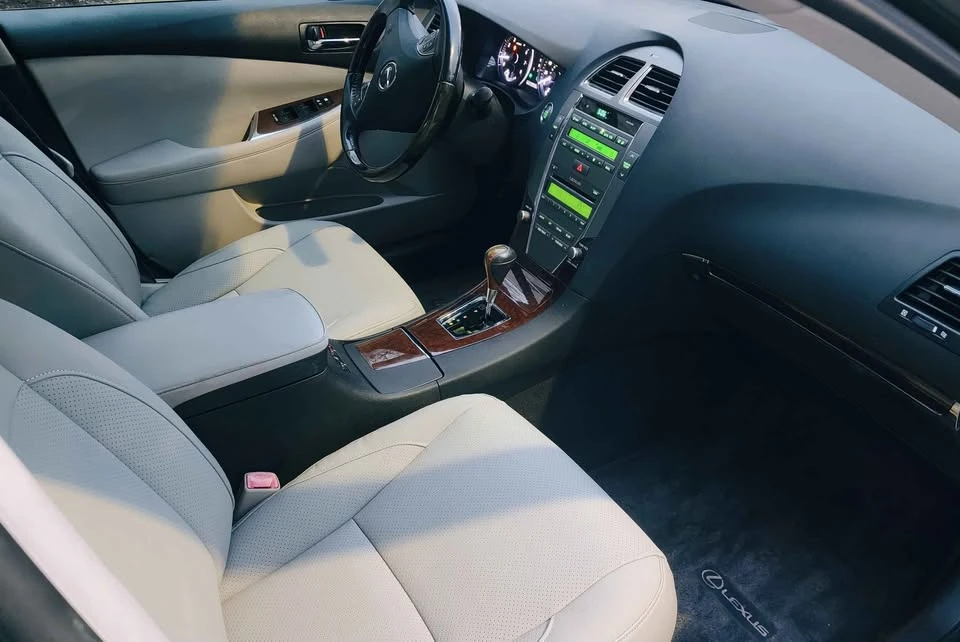 2010 Lexus ES 4th Gen - Image 8 of 14