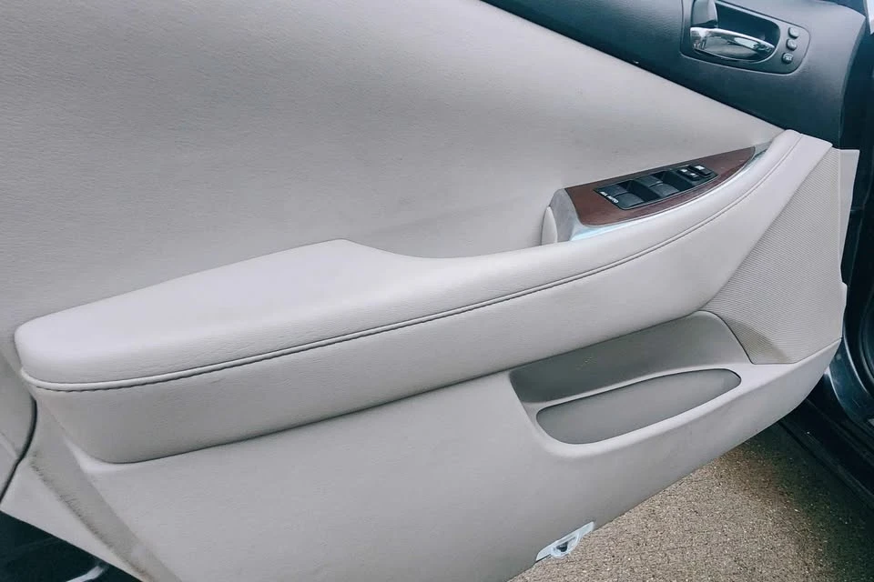 2010 Lexus ES 4th Gen - Image 11 of 14