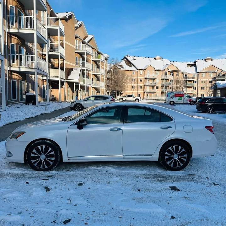 2010 Lexus ES 4th Gen - Image 3 of 17