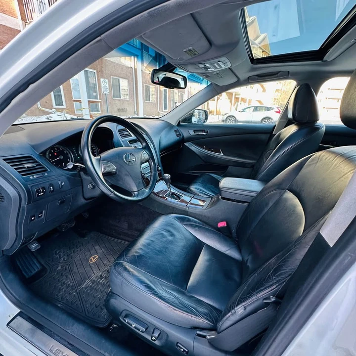 2010 Lexus ES 4th Gen - Image 14 of 17