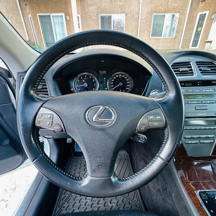 2010 Lexus ES 4th Gen - Image 10 of 17