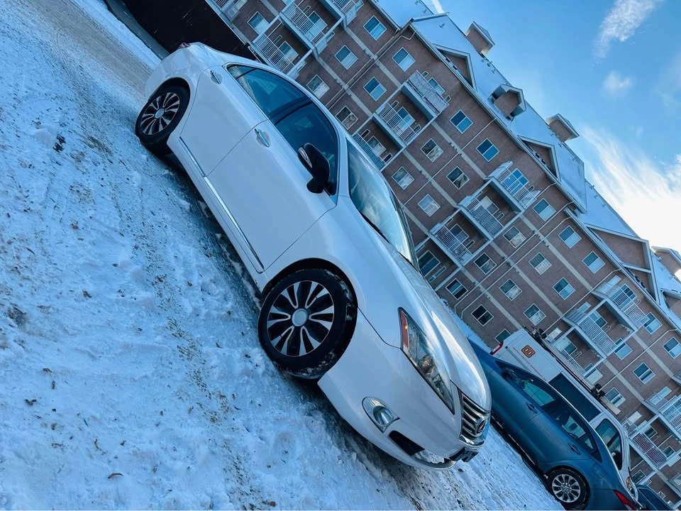 2010 Lexus ES 4th Gen - Image 8 of 17