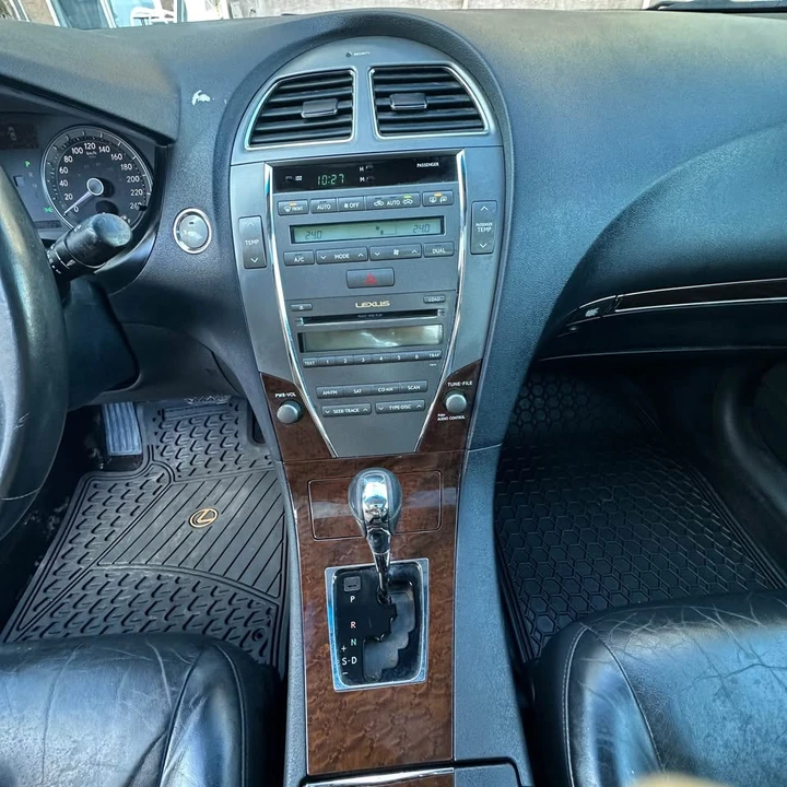 2010 Lexus ES 4th Gen - Image 12 of 17