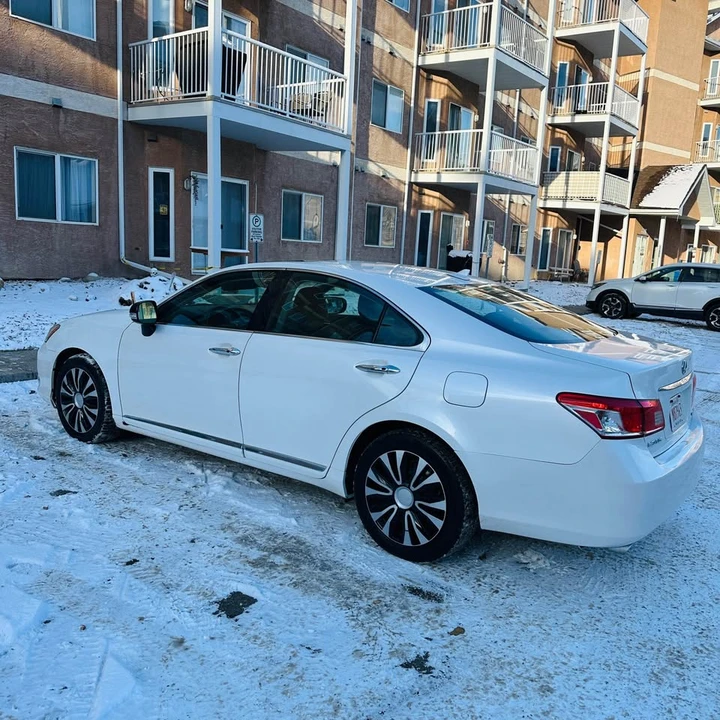 2010 Lexus ES 4th Gen - Image 4 of 17