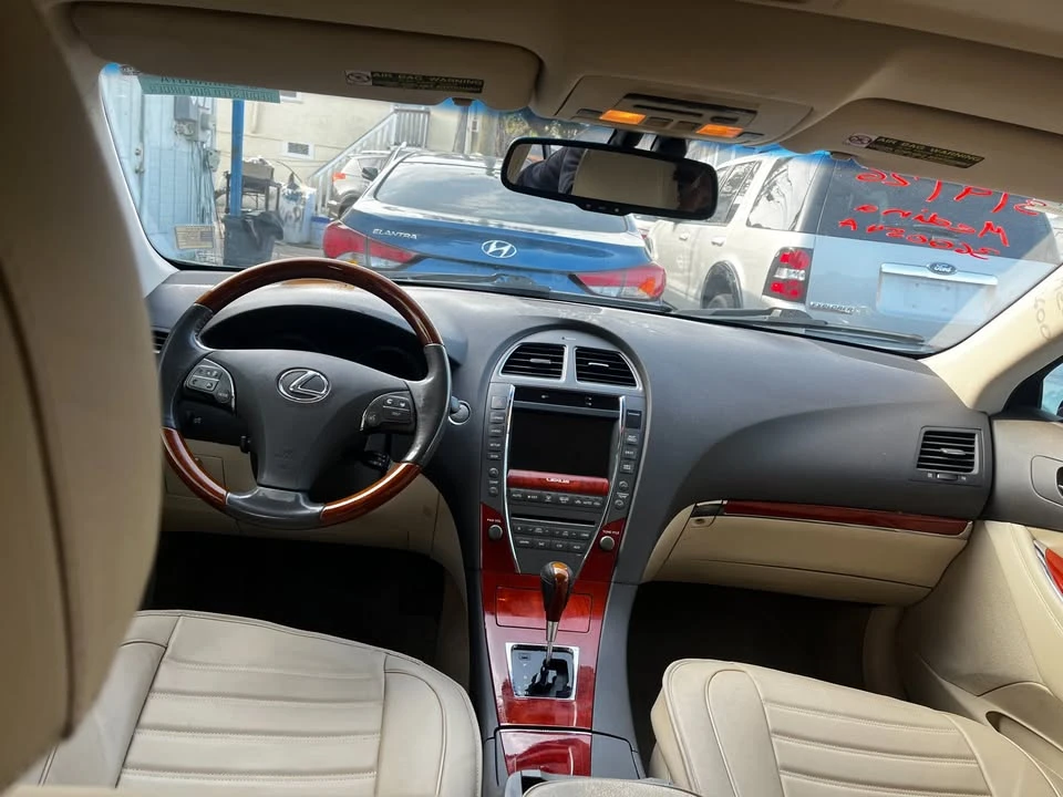 2010 Lexus ES 5th Gen - Image 4 of 5