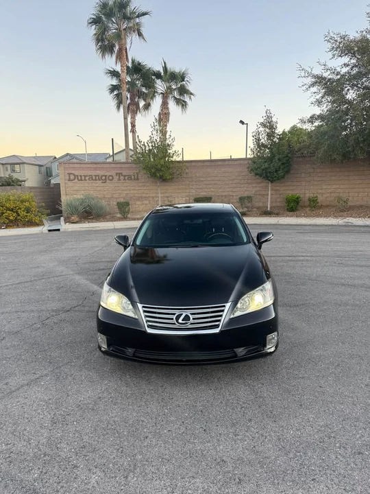 2010 Lexus ES 5th Gen - Image 2 of 11