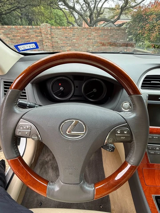 2010 Lexus ES 5th Gen - Image 9 of 20