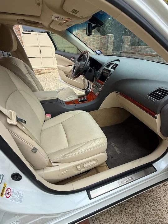 2010 Lexus ES 5th Gen - Image 13 of 20