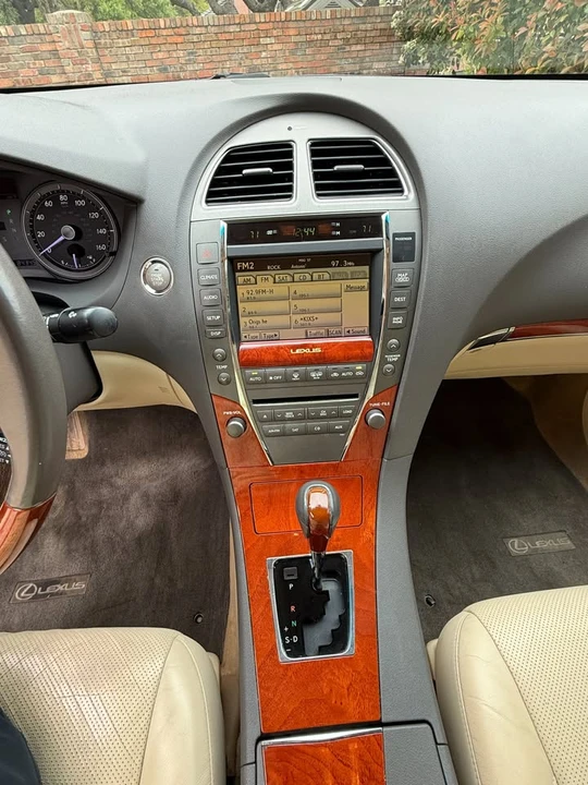 2010 Lexus ES 5th Gen - Image 10 of 20