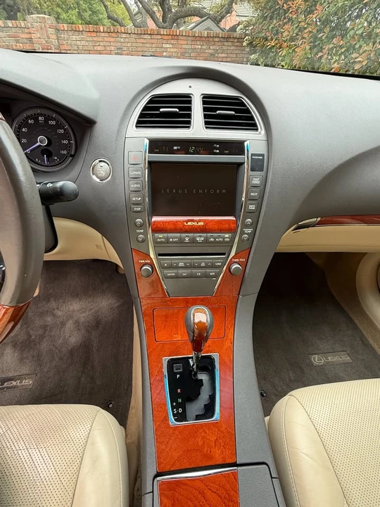 2010 Lexus ES 5th Gen - Image 11 of 20