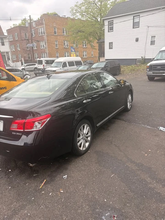 2010 Lexus ES 5th Gen - Image 11 of 13