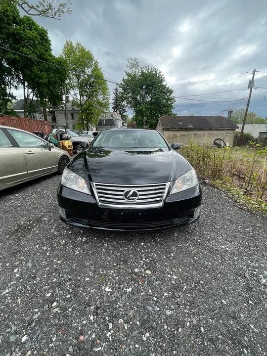 2010 Lexus ES 5th Gen - Image 2 of 13